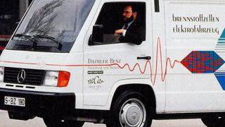 Heute vor 30 Jahren hat Mercedes-Benz mit der Brennstoffzellenforschung für mobile Anwendungen begonnen. Das erste Ergebnis: 1994 wird das "Necar" vorgestellt.  (Daimler AG)