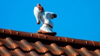 Augen auf! Die Partner der Koalitionsverhandlungen für eine neue Regierung sind, wie dieser deutsche Michel, offensichtlich eher Schlafwandler, was Reformen angeht, die Deutschland für die Rettung der Wirtschaft dringend braucht. Verbände kritisieren und fordern folgendes ... (Bild: E. Rupp)