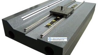 Genauigkeiten bis zu 0,1 mm Ebenheit könnten mit Nanodur direkt aus der Schalung heraus produziert werden. Hier ein Maschinenbauteil aus Innocrete von Johann Fischer Aschaffenburg. (Bild: JFA)