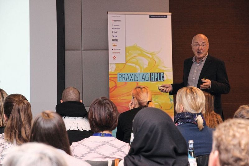 Die Keynote von Prof. Dr. Thomas Welsch zu Detektorkenngrößen und wie sie Messergebnissen beeinflußen, startete den Praxistag HPLC 2018 in Berlin. (LABORPRAXIS/Ottleben)