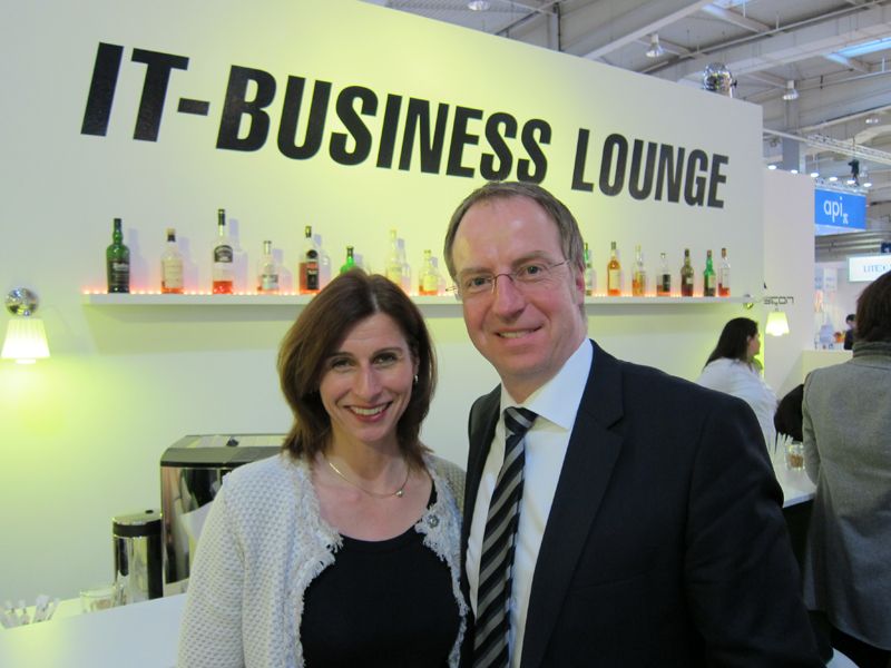 Daniela Schilling, Vogel IT-AKADEMIE, mit Steffen Ebner, KOMSA NordWest (Bild: IT-BUSINESS)