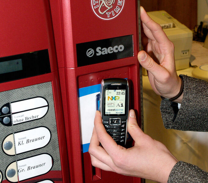 Unkompliziert: In der Kantine der FH Oberösterreich ist auch der Getränkeautomat NFC-fähig (Archiv: Vogel Business Media)