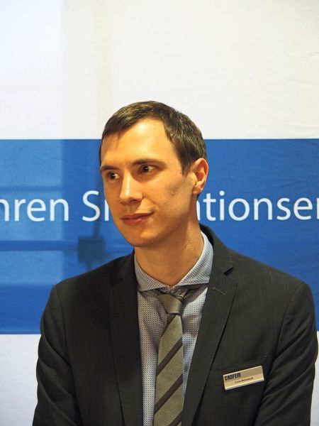 Dr.-Ing. Luca Benvenuti, Cadfem, erklärte die Parameteranalyse von Schüttgutanlagen im Betrieb mit Hilfe der DEM Simulation. (Bild: Mühlenkamp)