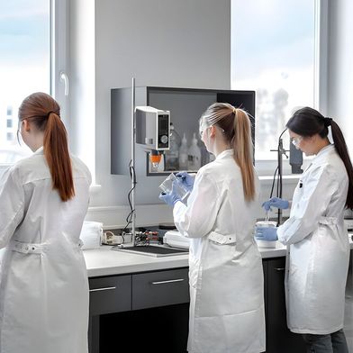 Das Team von Glance Cosmetic Engineering hat sich schnell in Dynamics 365 Business Central eingearbeitet. (Bild: Glanzer Cosmetics)