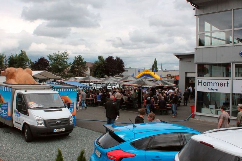 Live-Musik und Bierbänke gehen immer. (Hommert)