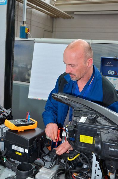 ...Fehler an Fahrzeugen finden und beheben. (Bild: Hyundai)