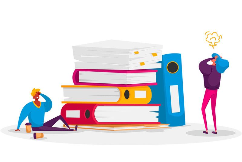 Wenn Stellen unbesetzt bleiben, springen Kollegen ein, übernehmen fachfremde Aufgaben oder verlängern ihre Arbeitszeit. Die Folgen: Ermüdung und Unzufriedenheit steigen, die Produktivität sinkt.(Bild: ©  Anna Syvak - stock.adobe.com)