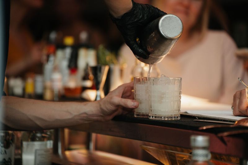  … die Barkeeper den Frauen die besten Drinks mixen durften. (Bild: Manuell Emme Fotografie)