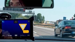 Teile der Autobahn A9 sind ein „digitales Testfeld“ für die Car2Car-Kommunikation. Im November stellten die beteiligten Projektpartner zwei Anwendungen vor. (Foto: Deutsche Telekom)