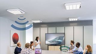 Daten über das Licht übertragen: Mit Li-Fi lassen sich hohe Übertragungsraten erzielen und auch die Sicherheit bleibt gewahrt. Das System von Signify heißt Trulifi. (Bild: Signify)
