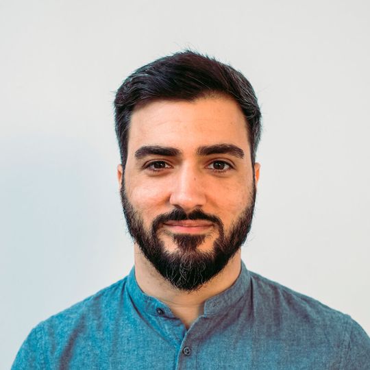 Der Autor Sassan Sangsari (34) ist Medical Director bei Siilo. Zu seinen Verantwortlichkeiten gehört das Wachstum eines flächendeckenden Messenger Netzwerks für medizinische Fachkräfte in Deutschland. Er studierte Medizin, Mikrobiologie und Philosophie in Kanada. Vor seiner Tätigkeit bei Siilo arbeitete er in der Herzchirurgie des Uniklinikums Köln (© Siilo)