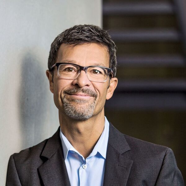 Helmut Schmid ist erster Vorsitzender des Verbandes. Er hat bis Juli 2020 die deutsche Niederlassung des Cobot-Hersteller Universal Robots aufgebaut und die Region West- und Nordeuropa geleitet.  (UR)