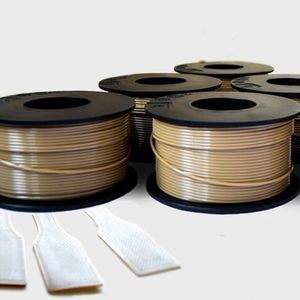 Als erste Aktivität bietet 3D-Druck-Solingen direkt eine Weltpremiere: „Der Live-Druck mitdem Hochleistungspolymer "PEEK" (Polyetheretherketon), das von der Firma Indmatec fürden 3D-Druck entwickelt wurde und als so genanntes Filament vermarktet wird.