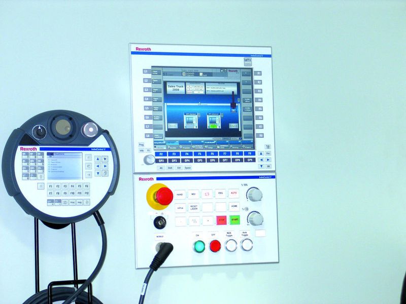 Die Hersteller von Werkzeugmaschinensteuerungen haben sich über Möglichkeiten zur Energieeinsparung Gedanken gemacht und bieten für ihre CNC entsprechende Module an, die es ermöglichen sollen, die Werkzeugmaschinen energiesparend zu betreiben. Bild: Schäfer (Archiv: Vogel Business Media)