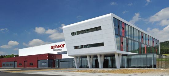 Stylisch präsentiert sich die neue  Firmenzentrale von Schwer Fittings. (Bild. Schwer Fittings) (Archiv: Vogel Business Media)
