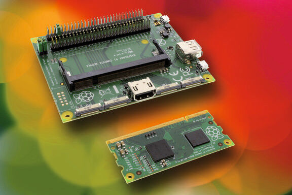 Raspberry Pi Compute Development Kit: Compute Modul (unten) und E/A-Entwicklungsplatine sind die Industievariante, eingeführt 2014. Auch diese nutzen den Broadcom-SoC Singlecore 2835 mit ARMv6/ARM11 und zählen zur Familie Raspberry Pi 1 mit 700 MHz Takt und 512 MB DDR2-RAM, 4 GB eMMC (Bild: RS Components)