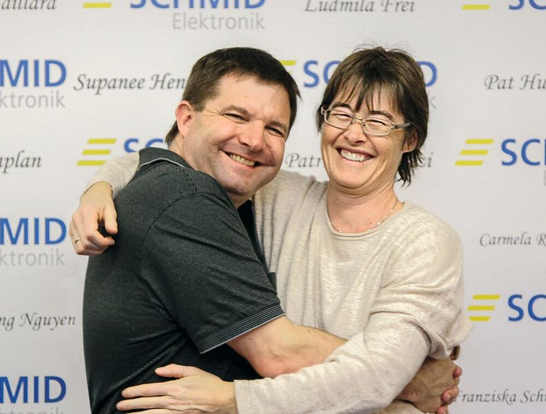 2012, Zusammenhalten: Schmid Elektronik und Schmid Engineering fusionieren. Marco und Fränzi übernehmen.   (Bild: Schmid Elektronik)