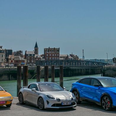 Eine Reise mit A390, A310 und A110 zeigt, was sich für Alpine in mehr als fünf Jahrzehnten verändert hat und was die Marke bis heute ausmacht. (Bild: Renault)