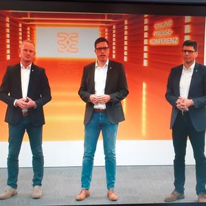 V.l.n.r: Finanzvorstand André Sombecki, Vertriebsvorstand Dr. Timo Berger, Technologievorstand und Vorstandssprecher Volker Bibelhausen erklären sich angesichts des Konjunktureinbruchs durch die Corona-Pandemie und den Lockdown trotz der schwierigen Rahmenbedingungen mit dem Ergebnis der Weidmüller Gruppe zufrieden.