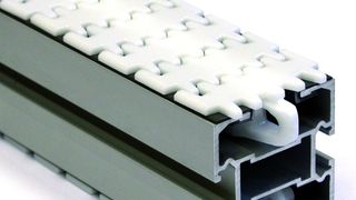 Der neue, 65 mm breite Flexlink-Förderer hilft mit doppelter Kettenzugkraft, Kosten zu sparen. (Bild: Flexlink)