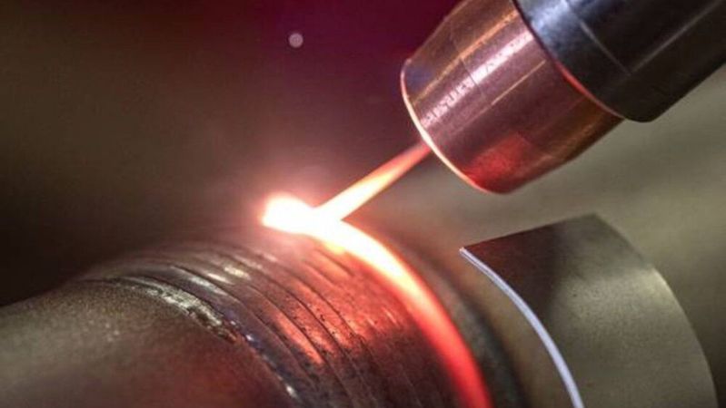 Der Precision Power Laser-Prozess von Lincoln Electric eignet sich beispielsweise zum Schweißen und zum Plattieren. (Bild:  Lincoln Electric)