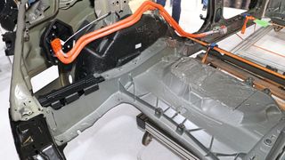 Der Vorreiter in der Gigacasting-Technologie, der Automobilhersteller Tesla, hat bereits einen einteiligen Hinterwagen im Modell Y umgesetzt. (Bild: Jürgen Klasing)