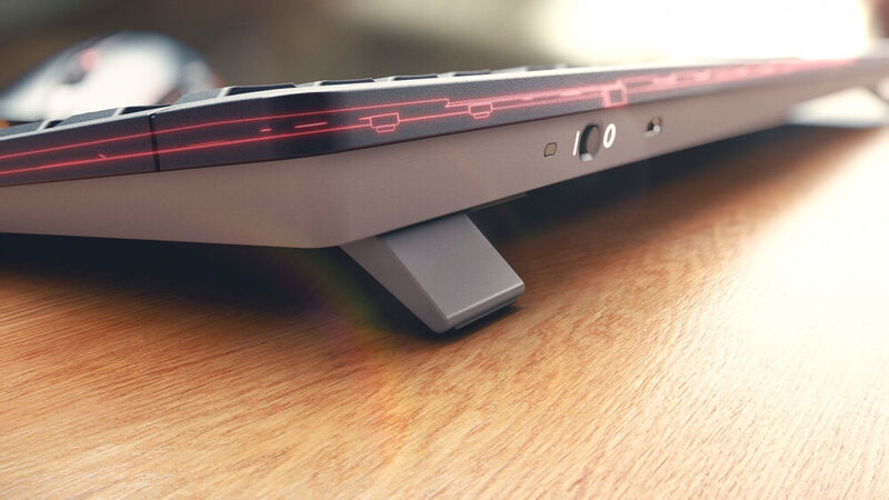 Das flache Keyboard mit integrierter Metallplatte für eine höhere Stabilität verfügt über gummierte Aufstellfüße. (Cherry)