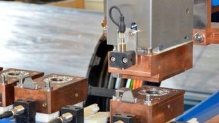 Ideal verfolgt damit auch weiterhin das Konzept der „grünen Schweißmaschine“ und zeigt dies auf der Euroblech 2014. Energieeinsparung sei auch hier möglich und werde aktiv in den Entwicklungen berücksichtigt. (Bild: Ideal)