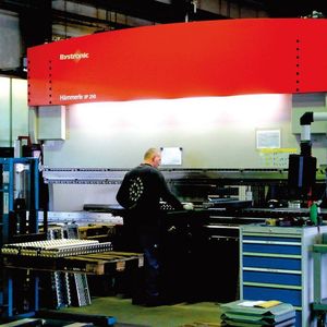 Diese Abkantpresse der Marke Bystronic Hämmerle 3P 250 hat Bickel ausführlich im praktischen Einsatz getestet – jetzt übernimmt sie der Blechbearbeiter in den Reigen seines umfangreichen Maschinenparks.