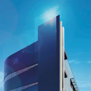 Die neue Generation von Colorcoat Prisma sorgt für eine UV- und Farbbeständigkeit sowie einen höheren Glanzgrad und eine verlängerte Lebensdauer der gesamten Gebäudehülle.