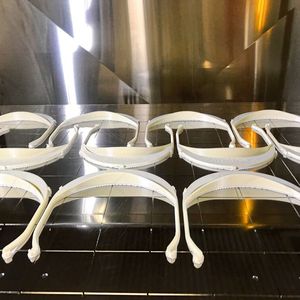 Stratasys hat Anfragen für die Herstellung von 350 000 Gesichtsschutz­visieren erhalten.