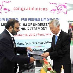 Han Gyeongsu, Chairman of Pumpro (Korea Pump Industry Cooperatives) and Yagnesh Buch (former President IPMA) during the signing Ceremony of technology exchange between India and Korea