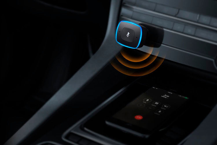 Der „Roav Viva“-Bluetooth-Adapter dagegen macht Amazons Sprachassistentin Alexa für jedes Auto mit einem Bluetooth-4.0-Anschluss verfügbar.  (Anker)