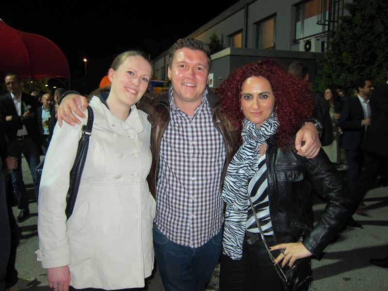 Anne Panz und Lukas Kalisz, Samsung, mit Besa Agaj, IT-BUSINESS  (Bild: IT-BUSINESS)