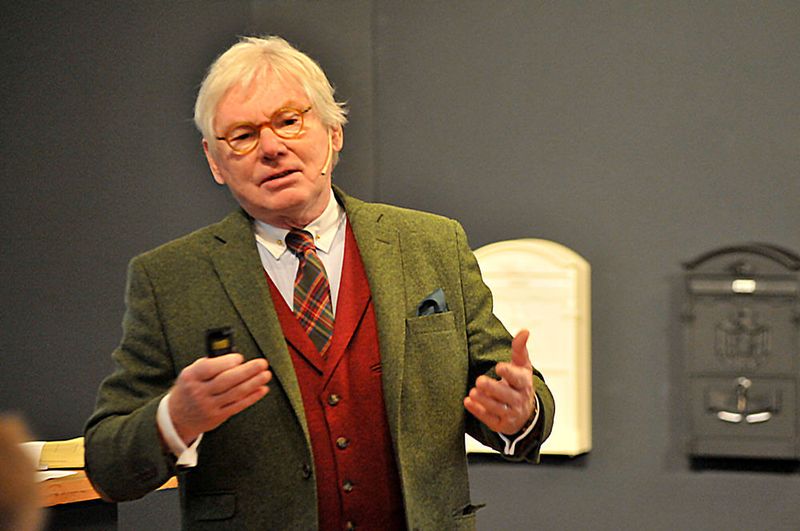 Mit dem Vortag „Du erwartest Recht: Das Autohaus und die Ansprüche des Herstellers“ startete der dritte Tag der Herbstakademie. Referent war Prof. Dr. Christian Genzow. (Zietz / »kfz-betrieb«)