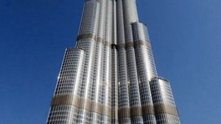 Der 828 m hohe Burj Chalifa in Dubai hat eine strukturierte Fassade aus Edelstahl von Thyssen-Krupp. Bild: Thyssen-Krupp (Archiv: Vogel Business Media)