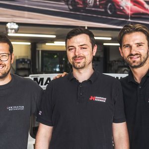 Wilkinson Engineering: Das sind die drei Kfz-Meister Nils Freese (Geschäftsführer), Phillip Stern (Marketingleiter) und Michael Wilkinson (Technischer Leiter). (Bild: Bartling Photography)