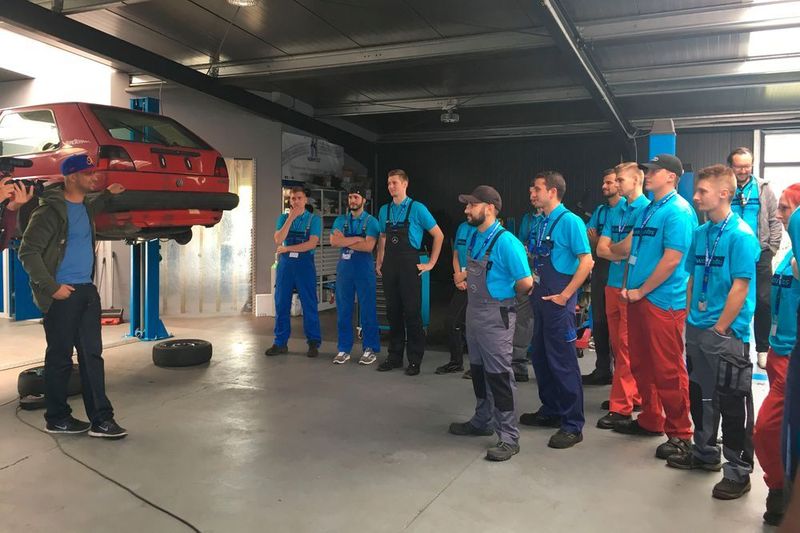 JP begrüßte 16 Kfz-Azubis als Teilnehmer am „Race“ in Dortmund. (ZDK)