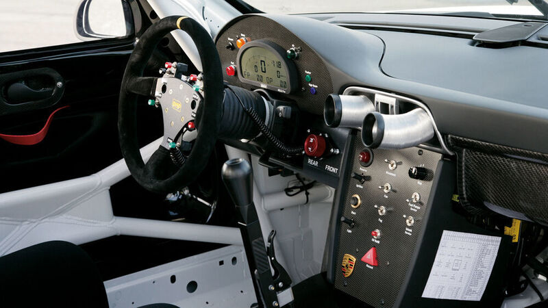 Im 911er GT3 RSR fanden sich im Jahr 2008 bereits etliche Funktionen am Lenkrad wieder. (Porsche)