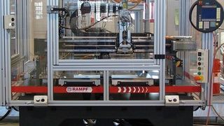 Erster Misch- und Dosierautomat mit Mineralgussbett, das die Reproduzierbarkeit beim Auftragen raupenförmiger Dichtungsmassen extrem erhöht. (Archiv: Vogel Business Media)