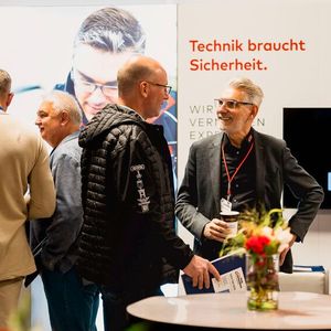 Ein Stammgast ist auch die Sachverständigenorganisation GTÜ, die das Event schon seit Jahrzehnten als Sponsor unterstützt.(Bild:  Stefan Bausewein)