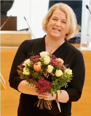 Dr. Juliane Hundert, sächsische Datenschutzbeauftragte. Link zur Homepage: https://www.datenschutz.sachsen.de (Sächsischer Landtag / Floss)