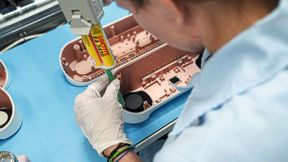 Endmontage eines Geräts für die Medizintechnik am Cicor-Standort in Bronschhofen. Die Anforderungen an die Elektronikfertigung reichen heute über die reine Baugruppenfertigung hinaus und umfassen zunehmend auch Test, Integration und Gerätebau.  (Bild: Cicor Group)