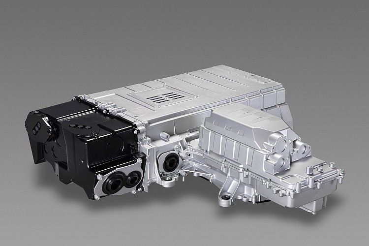 Die Brennstoffzelle kostet im Vergleich zum FCHV-adv (2008) nur noch ein Zwanzigstel und ist bei gleicher Größe doppelt so stark. (Foto: Toyota)