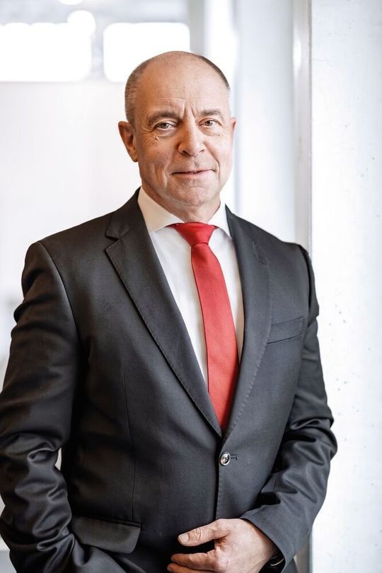 Alexander Gerfer, CTO Würth Elektronik eiSos Gruppe: „Es wird viel über GPUs und KI-Beschleuniger gesprochen, aber das Energiemanagement fällt schnell aus dem Fokus. Dabei ist es die erfolgskritische Komponente.“(Bild:  Würth electronic)
