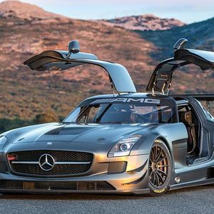 (Mercedes Benz)