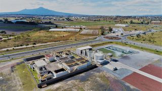 Bis 2035 will Audi seinen Wasserverbrauch halbieren. In Mexiko fertigt der Hersteller bereits seit 2018 abwasserfrei. Im Bild: Die Umkehrosmose-Anlage, die 100 Millionen Liter Wasser gereinigt in die Fertigung zurückführt. (Audi)