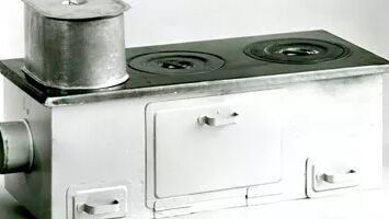 Nach dem Krieg produzierte man ebenfalls, was dringend benötigt wurde: Kleinöfen wie diesen zweiflammigen Kleinherd... (Bild: Kärcher)