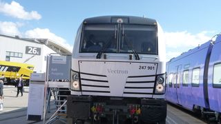 Als marktorientierte, anpassbare Lokomotive ist Vectron von Siemens die richtige Lösung für alle, die den heutigen und zukünftigen Anforderungen entsprechen wollen und müssen. (Bild: Höltkemeier)