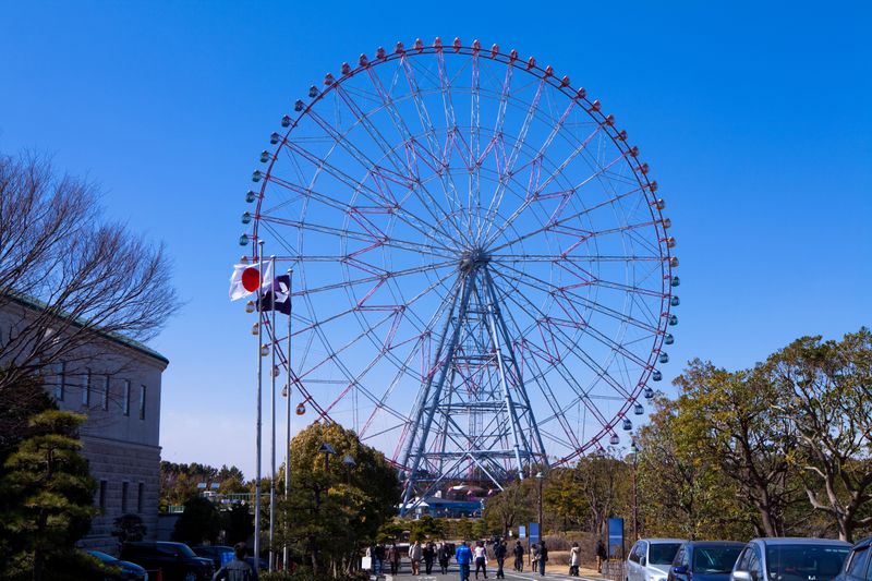 Platz 9: Das Diamond and Flower Ferris Wheel ist auch 111 Meter hoch bei größerem Durchmesser.   (Bild: © Paylessimages – stock.adobe.com)
